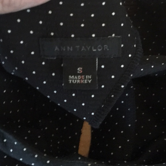 Ann Taylor blouse S tiny polkadots - Picture 3 of 6